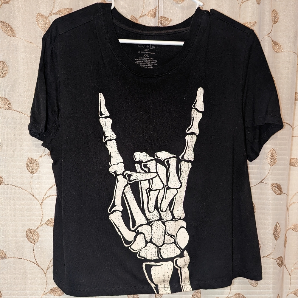 Zoe + Liv skeleton rock-on cropped tee
